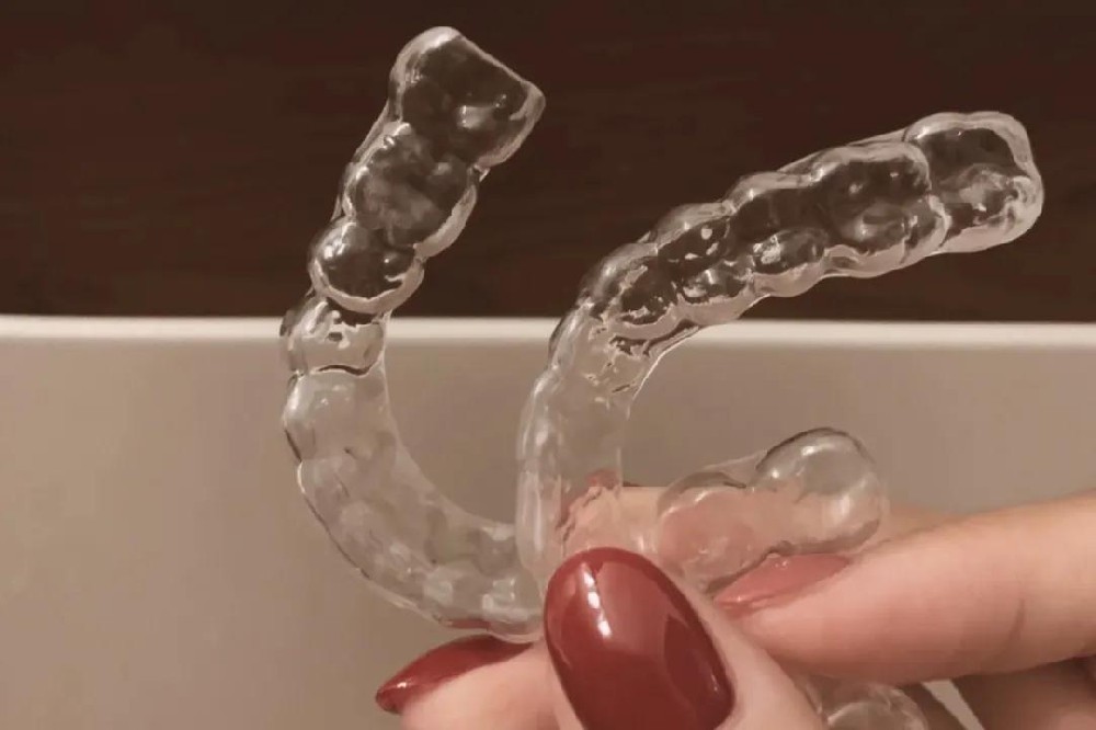 隐形牙套和透明保持器的区别有哪些不同？